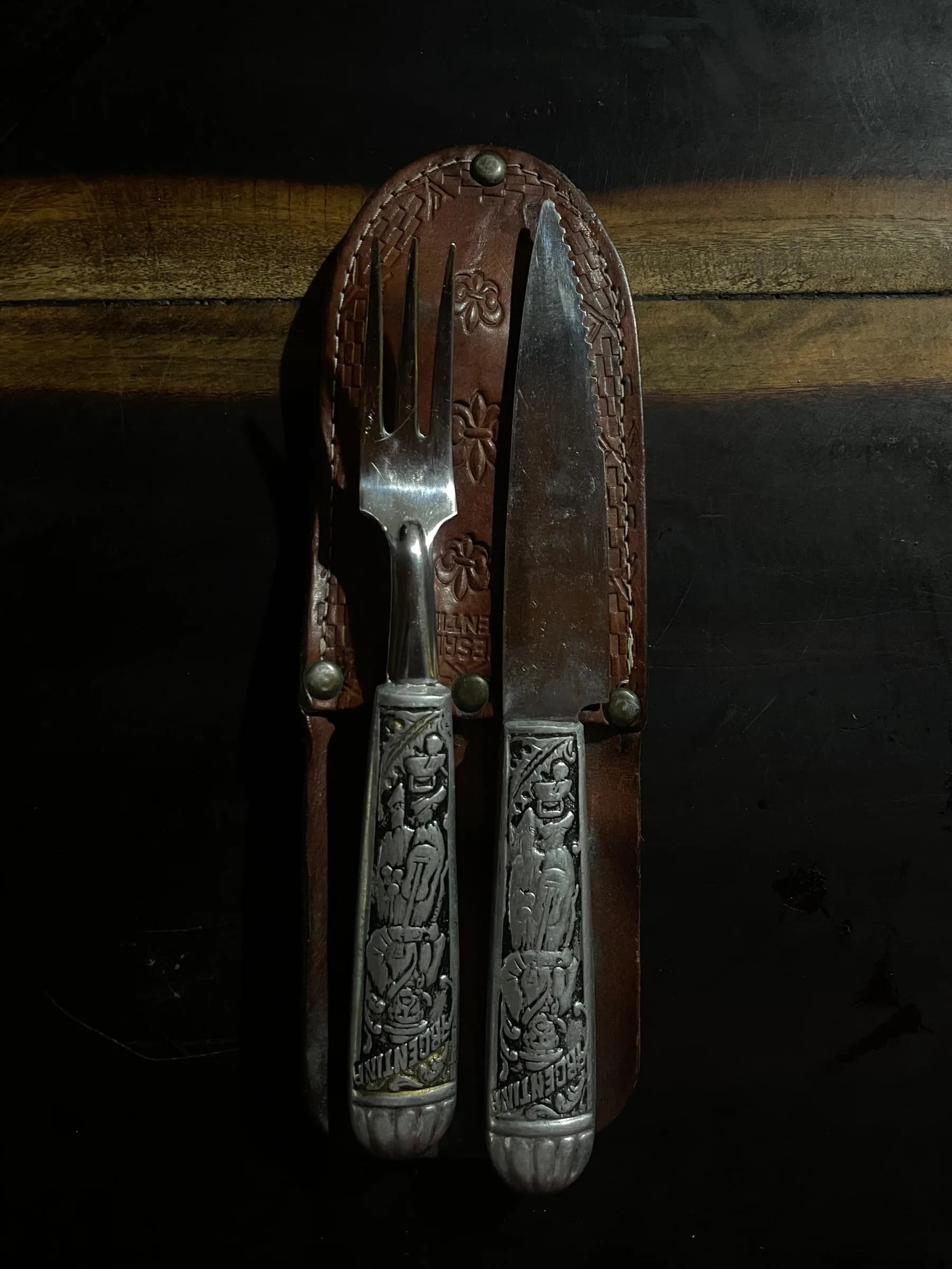 Juego antiguo de cubiertos de asado